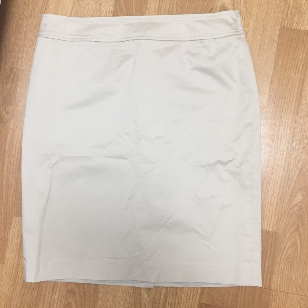 LOFT Flat Front Khaki Skirt size 6